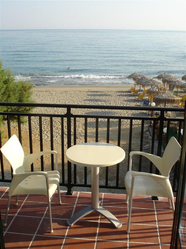 Margarita Beach Hotel Agia Marina  Ngoại thất bức ảnh
