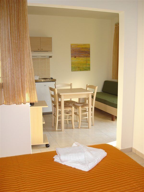 Margarita Beach Hotel Agia Marina  Ngoại thất bức ảnh