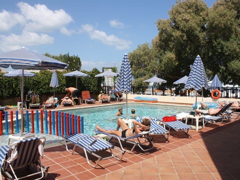 Margarita Beach Hotel Agia Marina  Ngoại thất bức ảnh